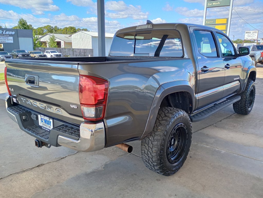 Used 2019 Toyota Tacoma SR5 AWD/4WD image 5
