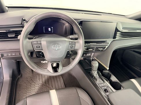 Used 2026 Toyota Camry SE w/ Multimedia Upgrade Package FWD image 4