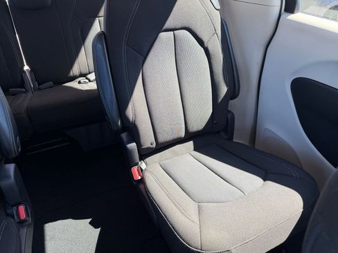 Used 2023 Chrysler Voyager LX image 38