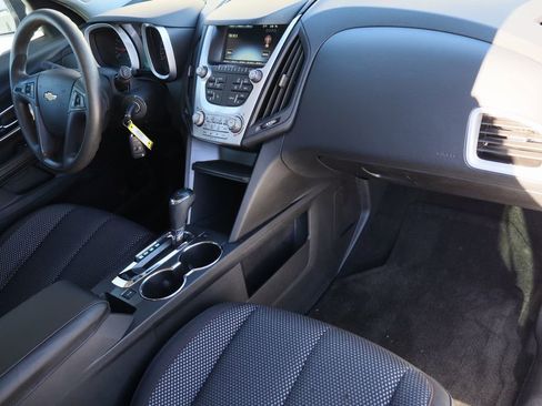 Used 2017 Chevrolet Equinox LS image 26