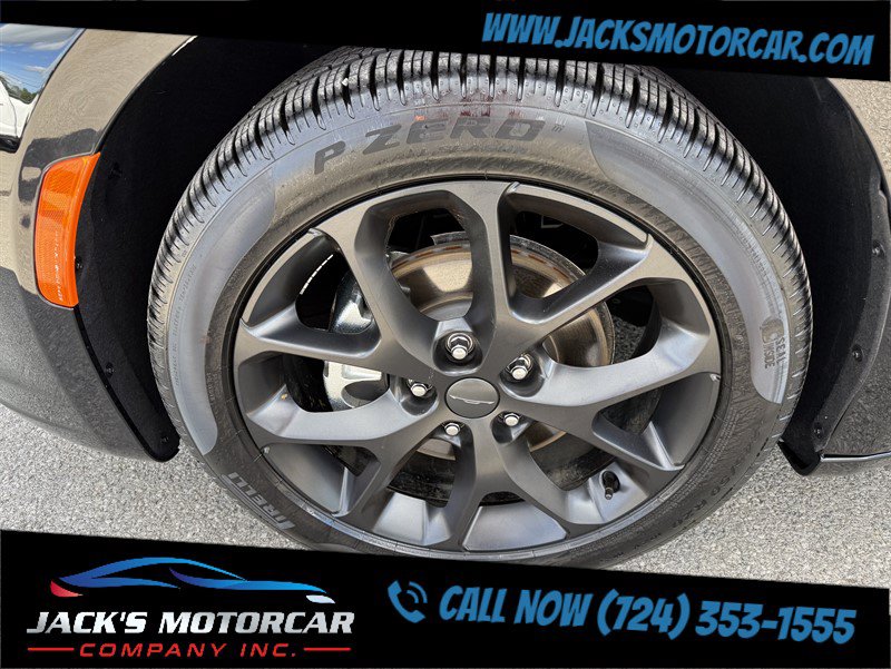 Used 2027 Chrysler Pacifica Limited FWD image 31