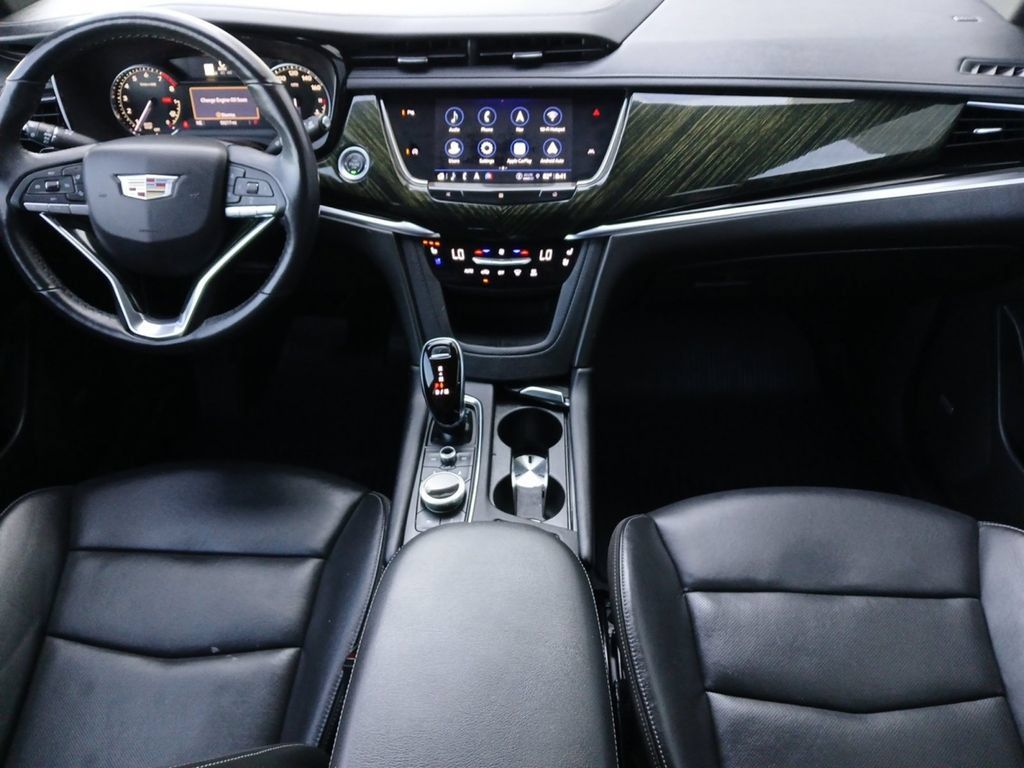 Used 2021 Cadillac XT6 Premium Luxury FWD image 3