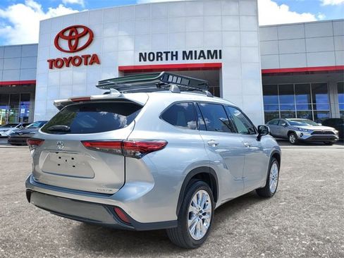 Used 2022 Toyota Highlander Limited image 4