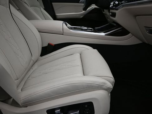 New 2026 BMW X7 M60i image 26