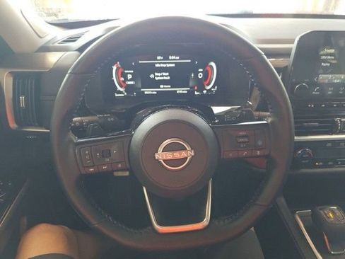 Used 2023 Nissan Pathfinder Platinum AWD/4WD image 15