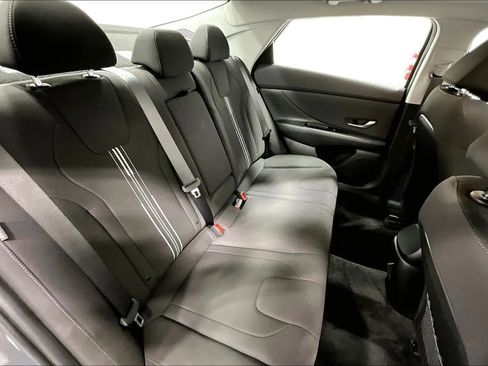 Certified 2025 Hyundai Elantra SEL FWD image 32