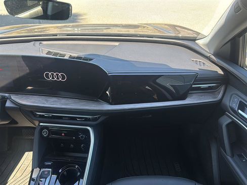 Used 2025 Audi Q5 Premium w/ Convenience Package AWD/4WD image 11