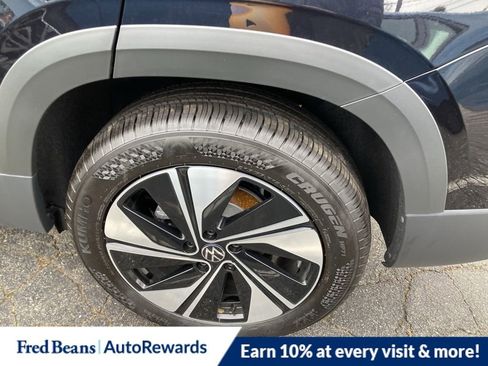 New 2026 Volkswagen Taos SE image 6