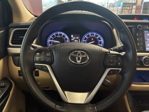 Used 2018 Toyota Highlander Limited image 23