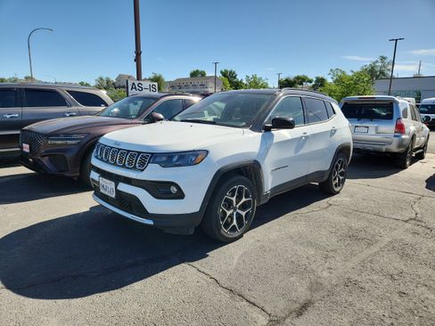 Used 2025 Jeep Compass Limited AWD/4WD image 4