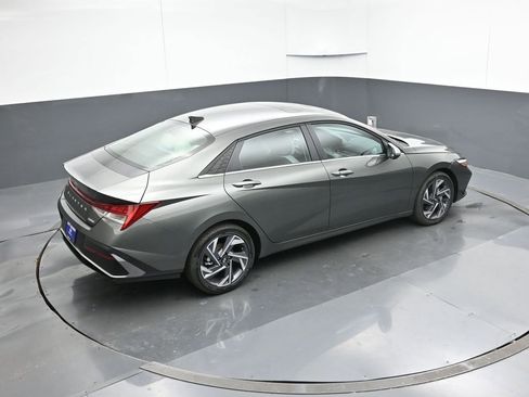 New 2026 Hyundai Elantra Limited image 49