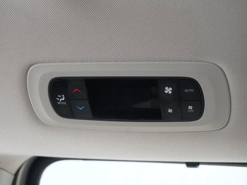 Used 2023 Chrysler Pacifica Touring-L FWD image 30