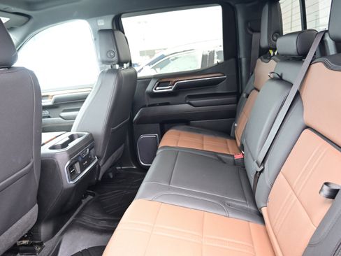 Used 2023 Chevrolet Silverado 1500 High Country w/ Technology Package image 16