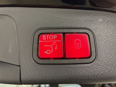 Used 2025 Mercedes-Benz GLA 250 4MATIC image 33