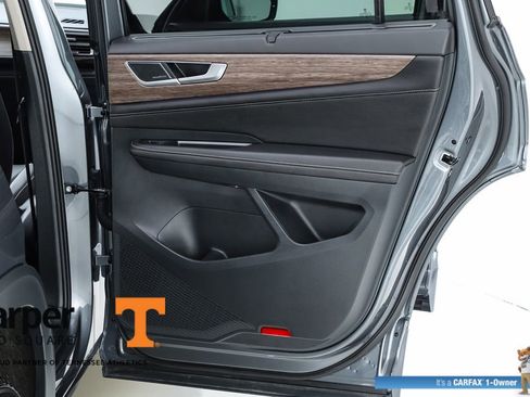 Used 2025 Volkswagen Atlas SEL Premium R-Line AWD/4WD image 31