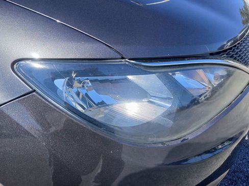 Used 2017 Chrysler Pacifica Touring image 22