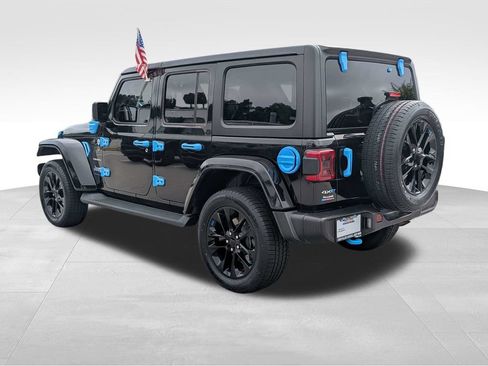 Used 2023 Jeep Wrangler Unlimited Sahara w/ Cold Weather Group AWD/4WD image 6