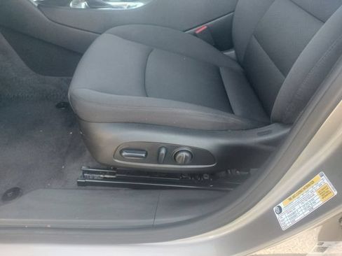 Used 2025 Chevrolet Malibu LT FWD image 16
