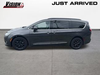 Used 2017 Chrysler Pacifica Touring-L w/ Tire & Wheel Group FWD video 2