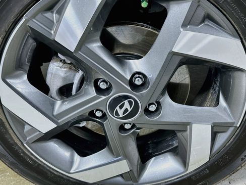 Used 2024 Hyundai Venue SEL FWD image 29