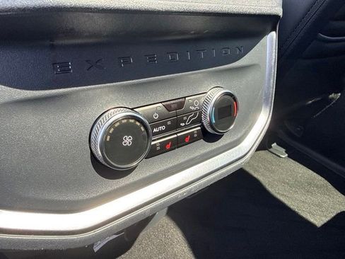Used 2025 Ford Expedition Platinum AWD/4WD image 20