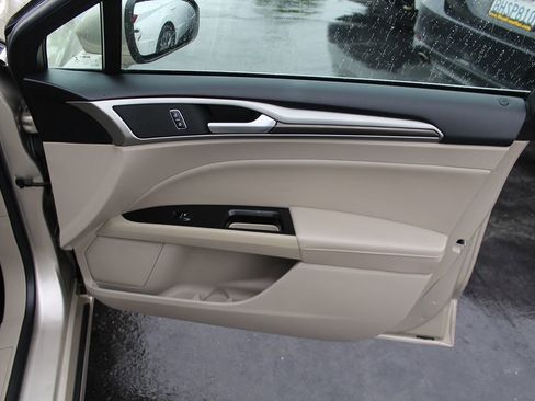 Used 2019 Ford Fusion SEL image 21