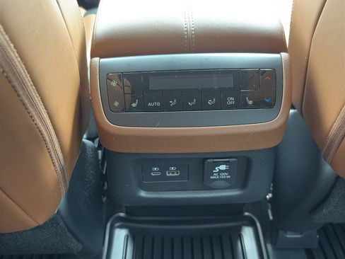 Used 2023 Nissan Pathfinder Platinum FWD image 13