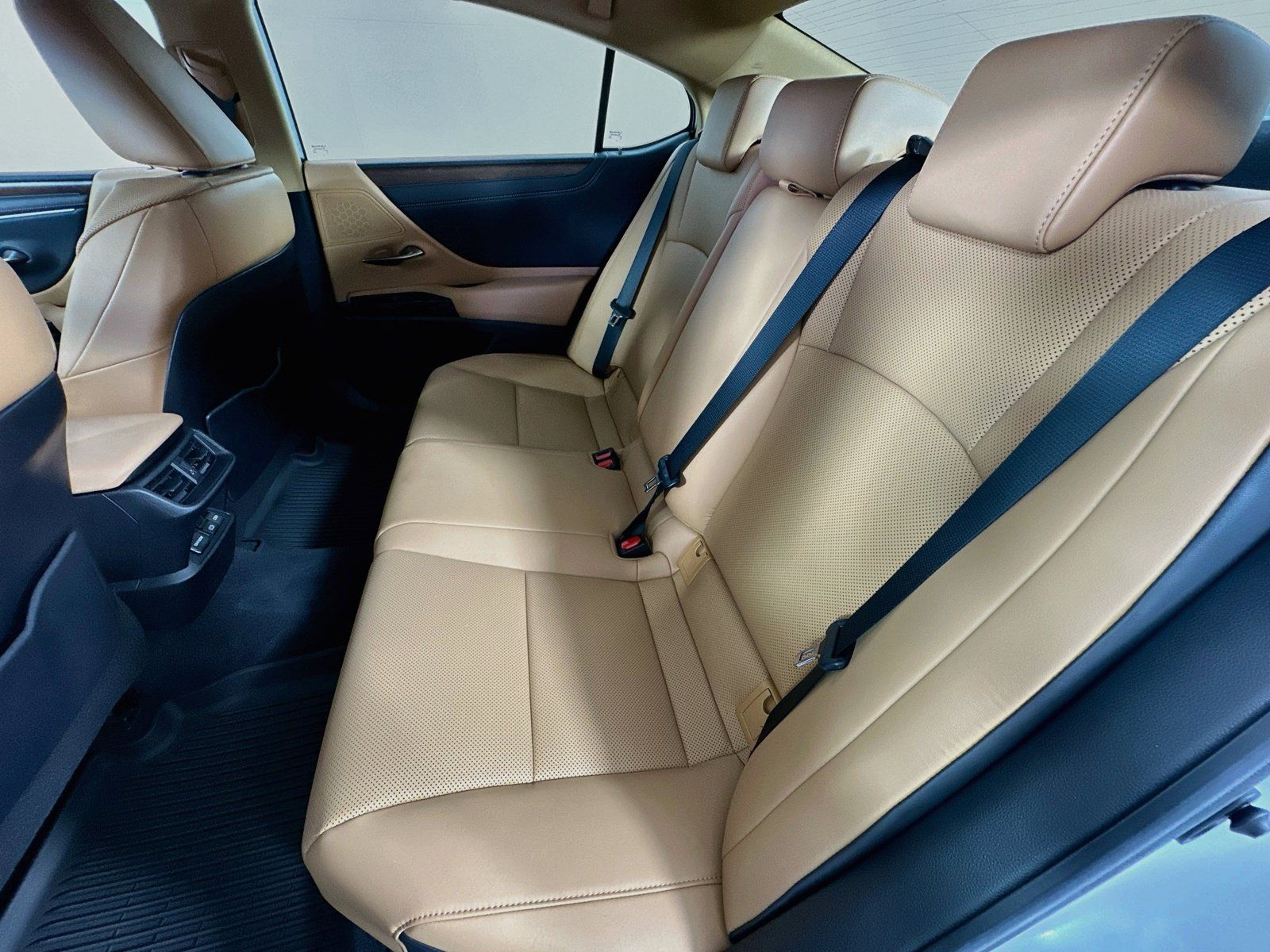 Used 2023 Lexus ES 350 w/ Premium Package FWD image 24