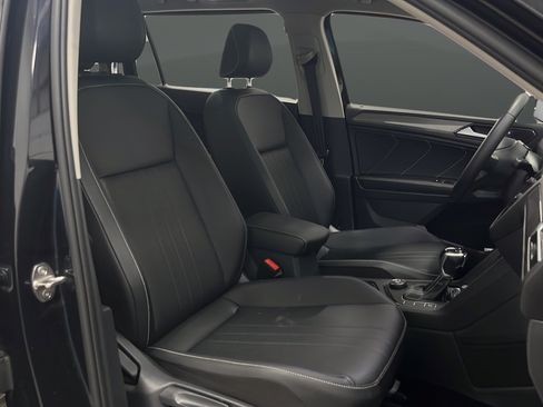 Used 2023 Volkswagen Tiguan SE w/ Panoramic Sunroof Package AWD/4WD image 24