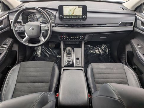 Used 2024 Mitsubishi Outlander SE image 27