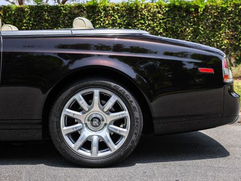 Used 2015 Rolls-Royce Phantom Drophead Coupe image 8