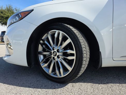 Used 2020 Kia Cadenza Limited image 32