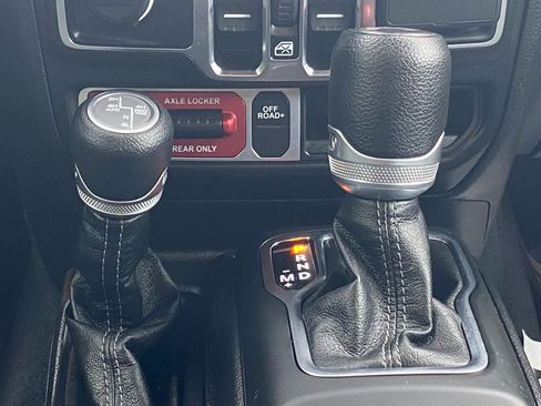 Used 2024 Jeep Wrangler Unlimited AWD/4WD image 14