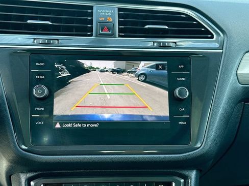 Used 2021 Volkswagen Tiguan SE w/ Panoramic Sunroof Package FWD image 13