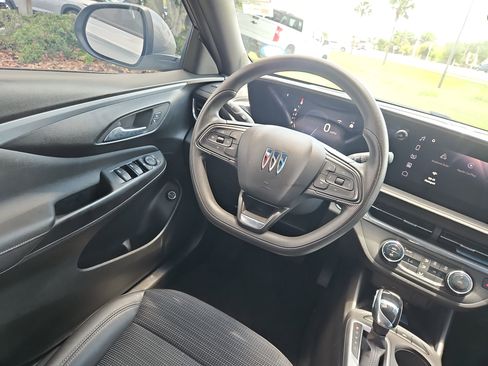 Used 2024 Buick Envista Preferred w/ Convenience II Package FWD image 26