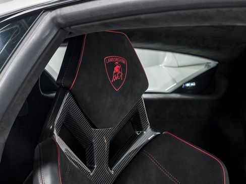 Used 2024 Lamborghini Huracan Tecnica RWD image 37