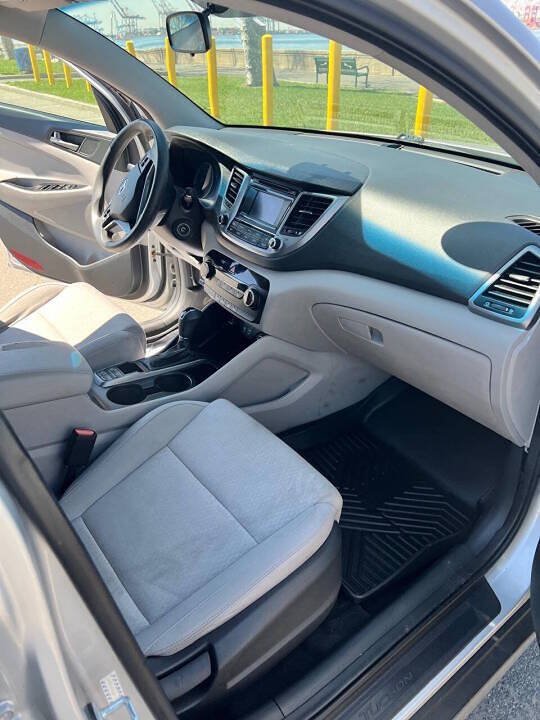 Used 2017 Hyundai Tucson SE w/ SE Popular Package 02 AWD/4WD image 11