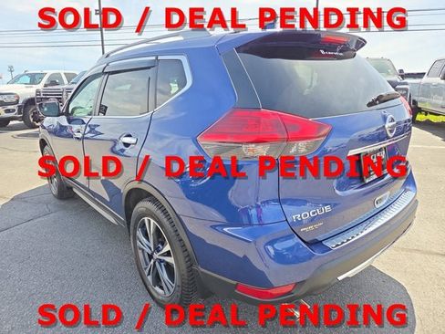 Used 2017 Nissan Rogue SV AWD/4WD image 4