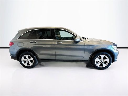 Used 2017 Mercedes-Benz GLC 300 4MATIC image 4