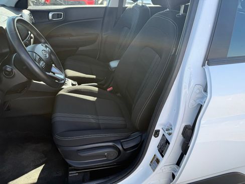 Used 2025 Hyundai Venue SEL FWD image 30