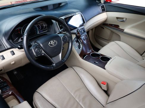 Used 2015 Toyota Venza XLE image 6