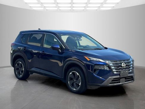 Used 2024 Nissan Rogue SV image 5