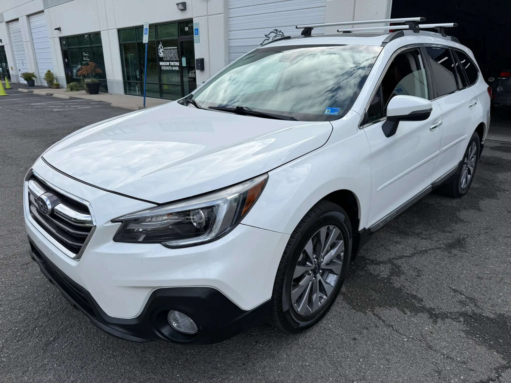 Used 2019 Subaru Outback 3.6R Touring AWD/4WD image 2