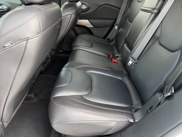Used 2017 Jeep Cherokee Limited AWD/4WD image 12