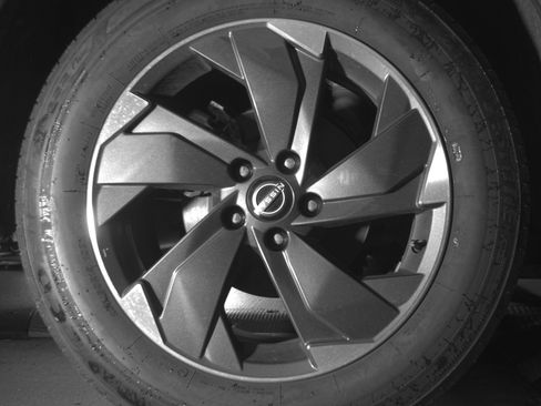 Used 2025 Nissan Rogue SV image 15