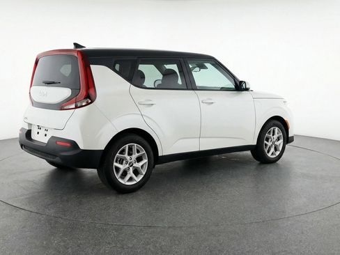 Used 2025 Kia Soul LX w/ LX Technology Package FWD image 9