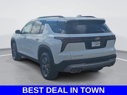 New 2026 Chevrolet Traverse LT w/ Sun and Wheel Package FWD image 5
