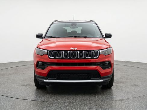 Used 2025 Jeep Compass Limited AWD/4WD image 2