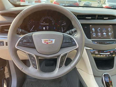 Used 2017 Cadillac XT5 Luxury w/ Driver Awareness Package AWD/4WD image 9