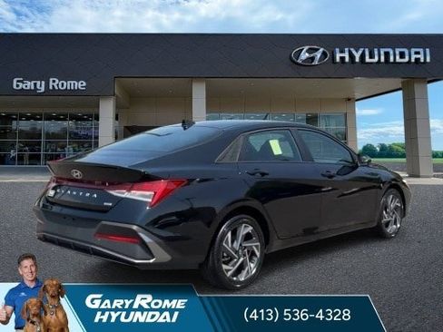 Certified 2025 Hyundai Elantra SEL FWD image 8